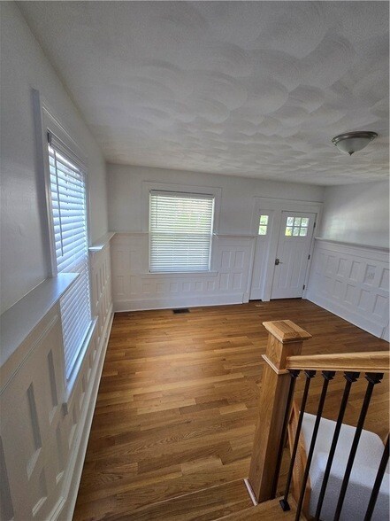 Building Photo - 2245 Cranston St