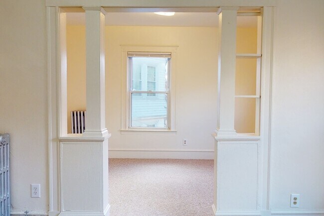 Building Photo - 34 Crescent 6 Crescent