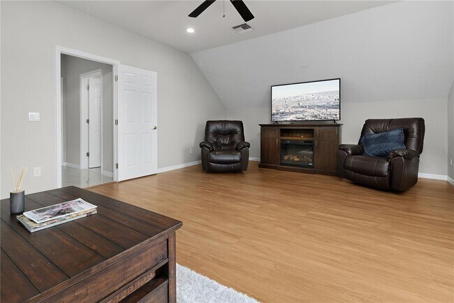 Building Photo - 216 Eastpark Dr