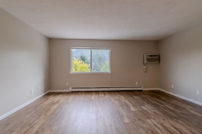 Building Photo - Live Where the City Comes Alive