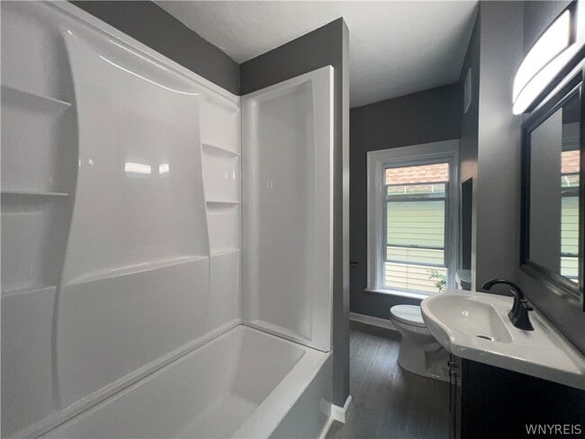 Building Photo - 165 Roland Ave