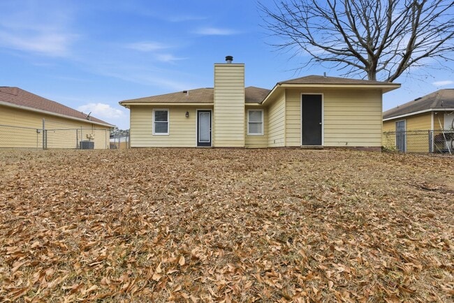 Building Photo - Updated 3BR / 2BA Home – Granite Counters & LVP