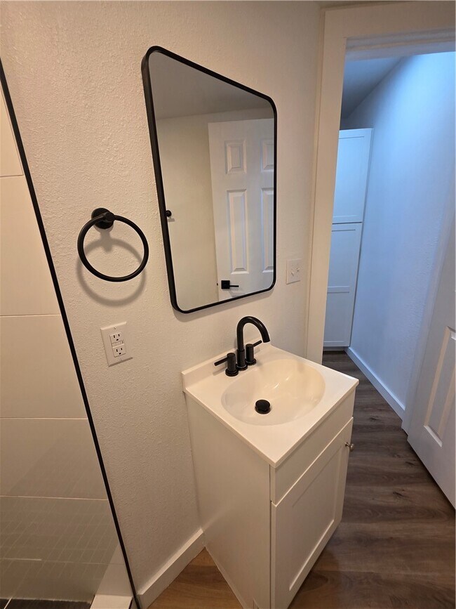 Building Photo - 2404 SE Jayel Terrace