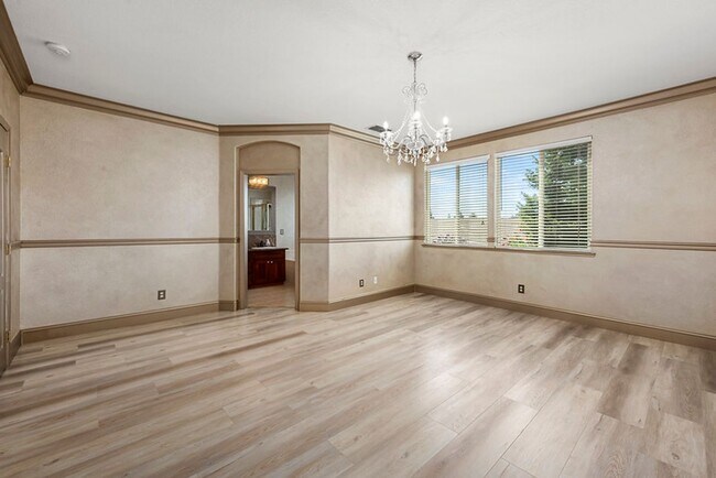 Building Photo - For rent: spacious and updated 5-bedroom, ...
