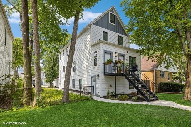Building Photo - 1113 S Taylor Ave