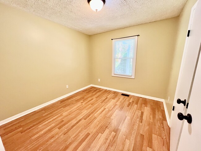 Building Photo - 407 Tavern Hill Rd