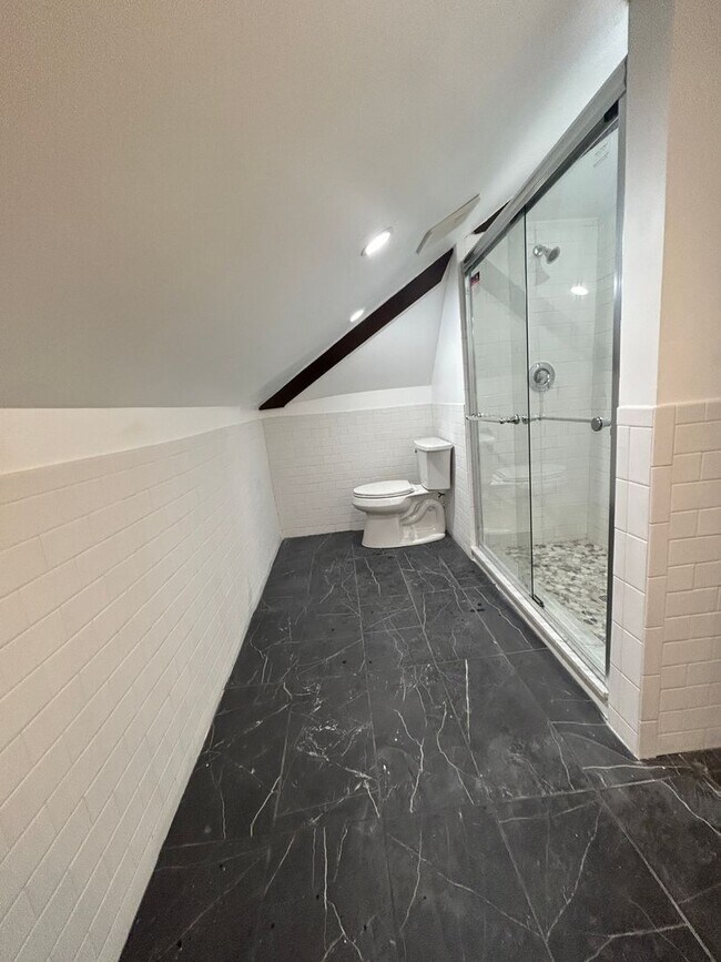 Building Photo - Stunning 5-Bedroom Home 2 Bathroom Single ...