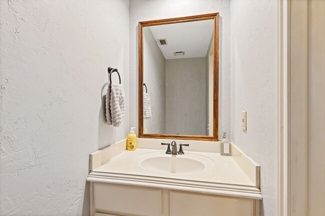 Building Photo - 7435 River Garden Dr