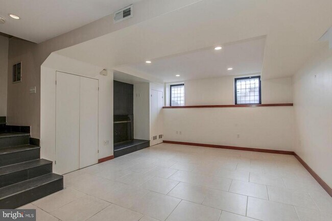 Building Photo - 1401 35th St NW