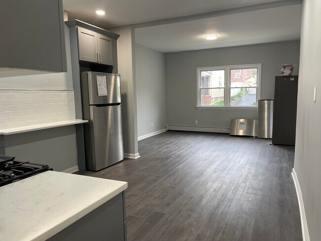 Building Photo - 54 Mt Prospect Ave