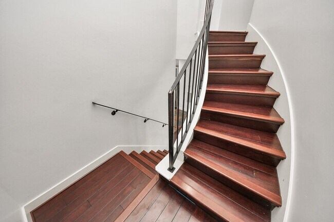 Building Photo - 2911 Chartres St