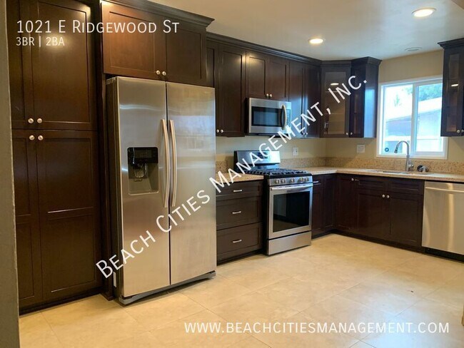 Building Photo - 1021 E Ridgewood St