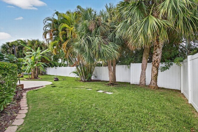 Building Photo - 1206 Dolphin Rd