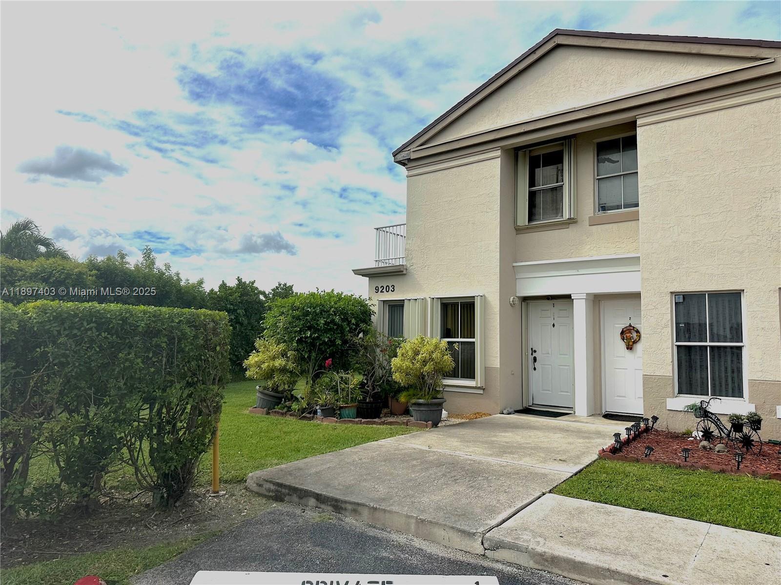 Building Photo - 9203 Fontainebleau Blvd