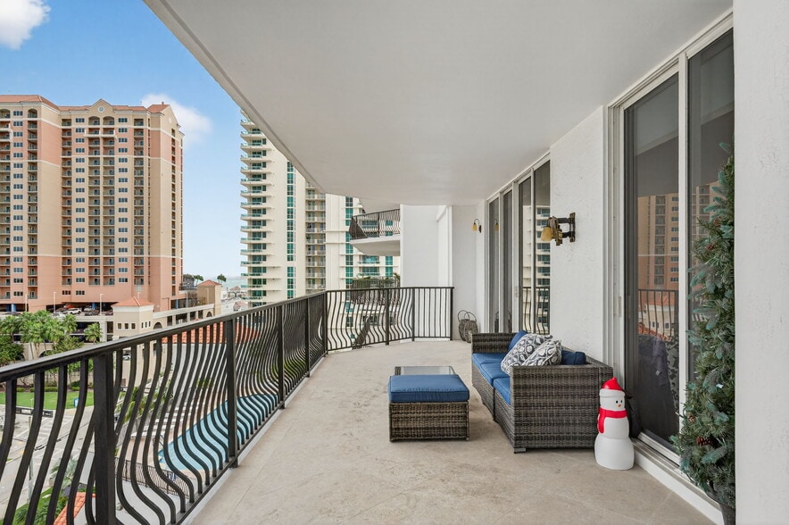 Building Photo - 100 S Birch Rd