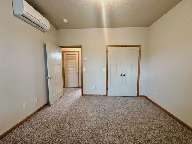 Building Photo - (MUS 1952) Beautiful 3 Bed/2 Bath Town Home