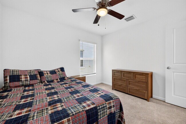 Building Photo - 5876 NW Sweetwood Dr