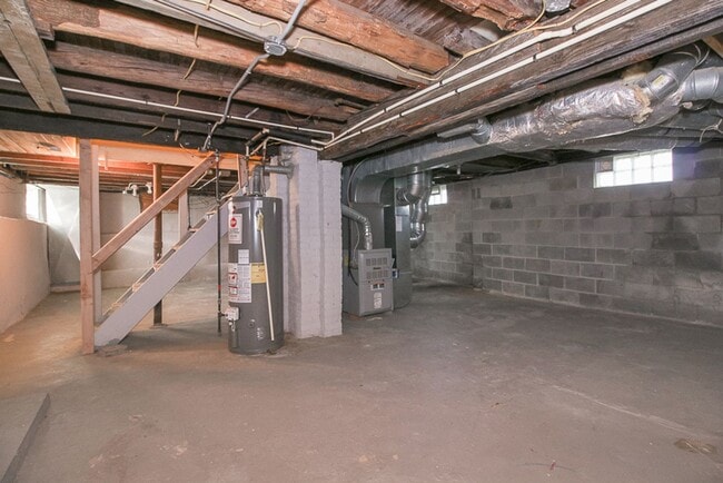 Building Photo - 3 bedroom 3 bathroom Single Family Home