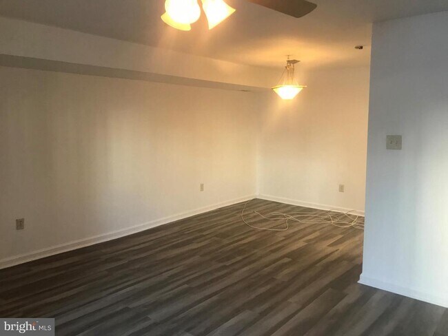 Building Photo - 3750 Clarendon Ave