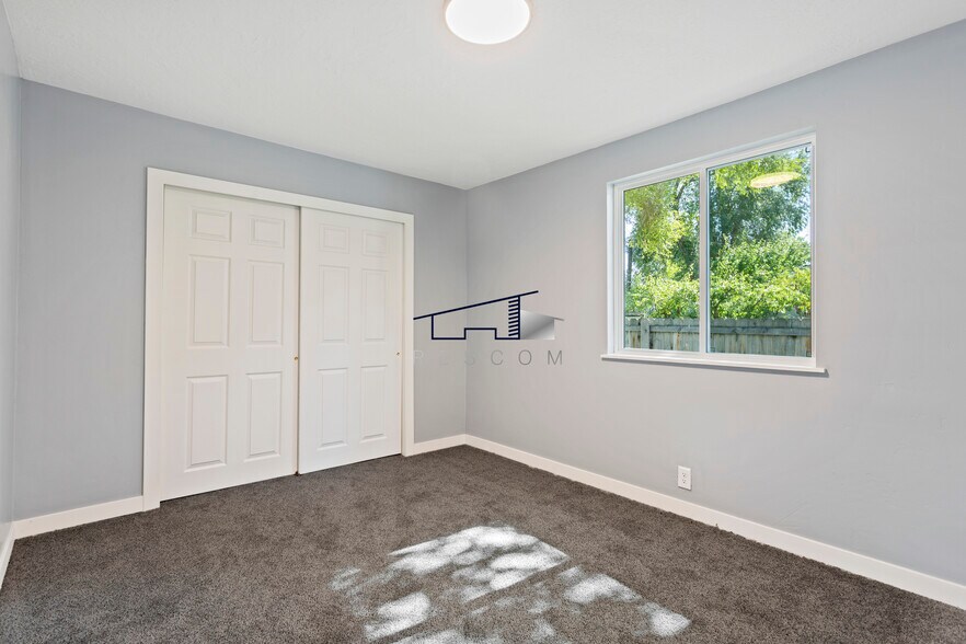 Building Photo - 2060 Jefferson Ave