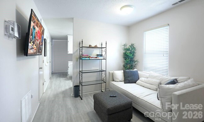 Building Photo - 10700 Blue Heron Dr