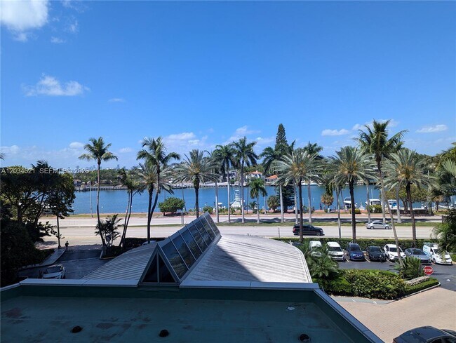 Building Photo - 5161 Collins Ave