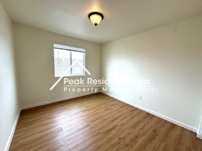 Building Photo - 1811 Waterfall Dr