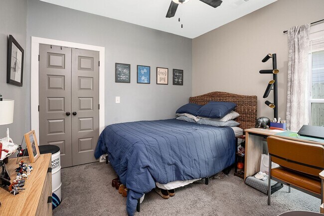 Building Photo - 584 Piper Ave
