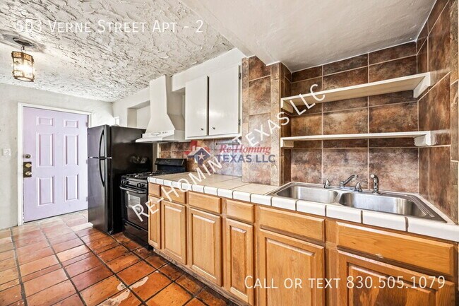 Building Photo - 503 Verne St