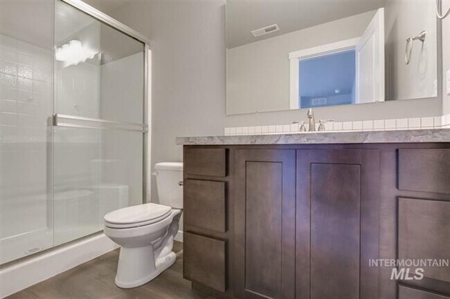 Building Photo - Wonderful 3 bedroom 2 bath single level living-PHOTOS SIMILAR