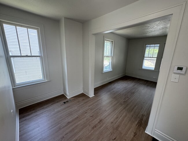 Building Photo - 948 Pershing Rd