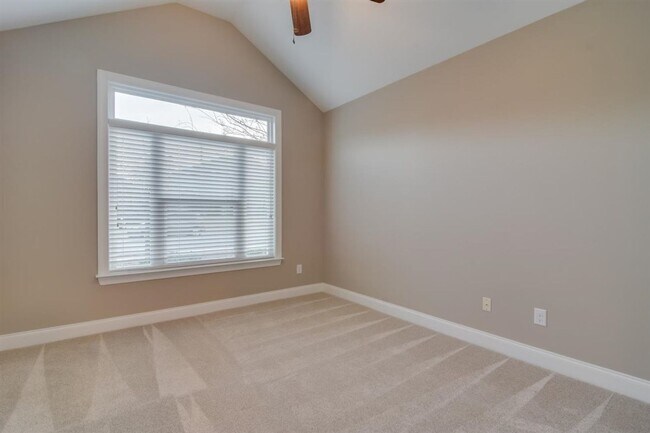 Building Photo - 219 Sandleton Way