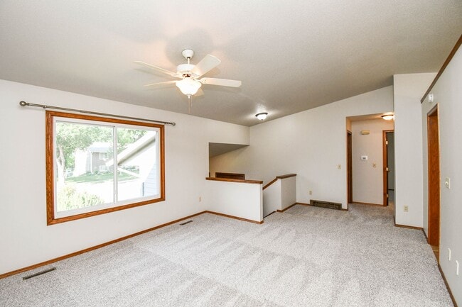 Building Photo - 705 N Montgomery Ct