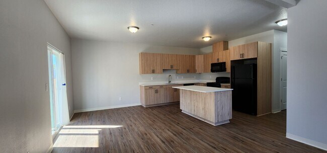 Building Photo - FREE RENT - Beautiful New Construction in McMinnville
