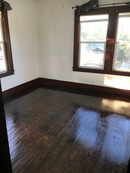 Building Photo - 994 Druid Rd E