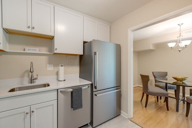 Building Photo - Lafayette Park Condominium | All Utilities Included | Pool, Tennis Court & Clubhouse