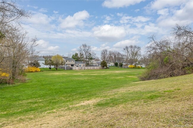 Building Photo - 44 Frazer Dr