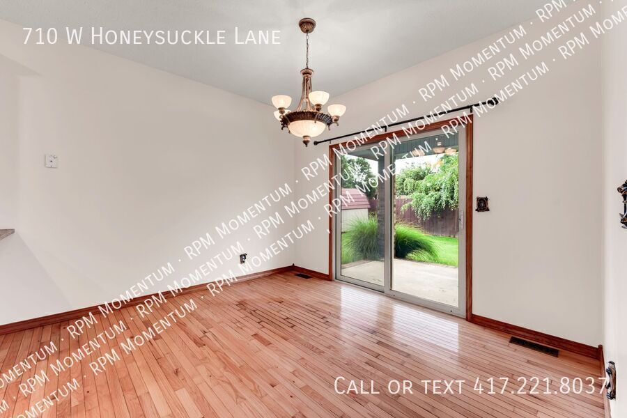 Building Photo - 710 Honeysuckle Ln