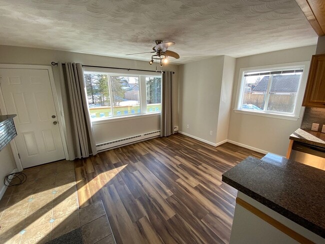 Building Photo - 108 S Tinker Ln