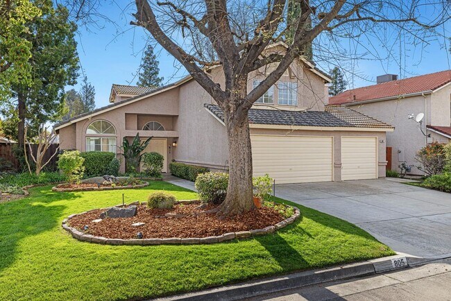 Building Photo - Stunning 4 Bedroom 2.5 bath in Woodward Park area!