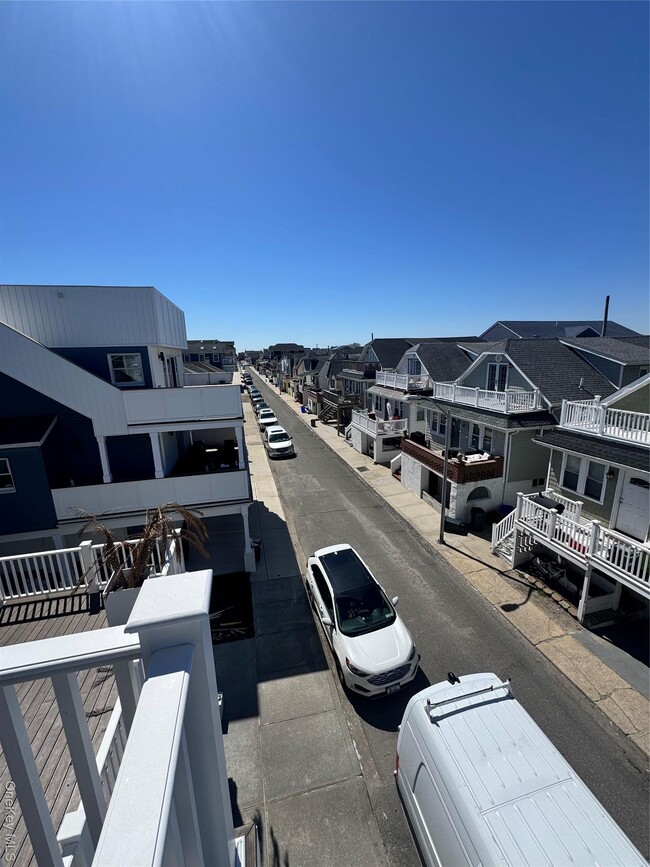 Building Photo - 102 Florida St