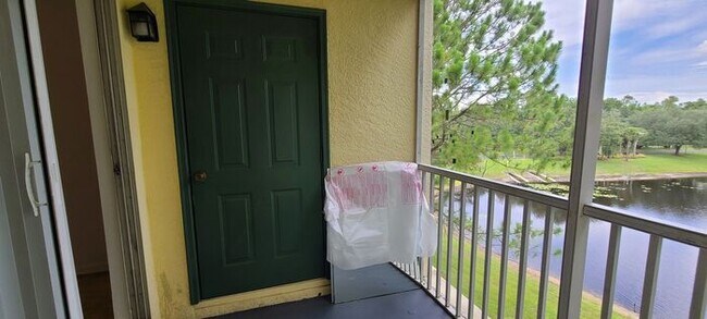 Building Photo - Spacious 2-Bed, 2-Bath Condo with Water Vi...