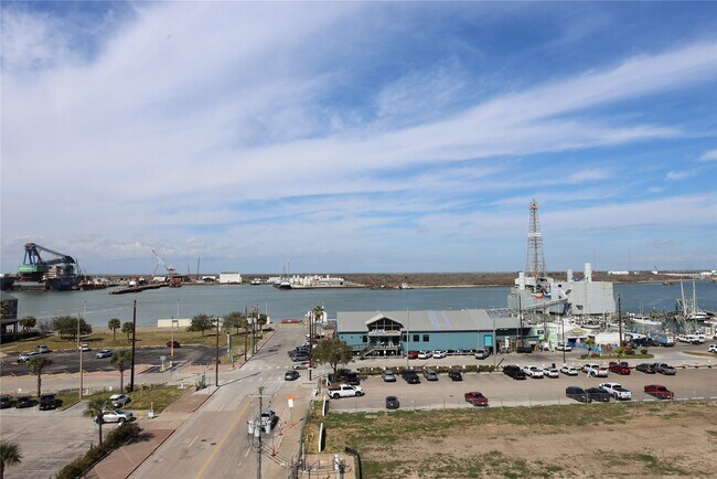 Building Photo - 1927 Harborside Dr