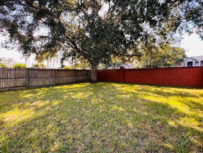 Building Photo - Beautifully Updated 4 bed 2 bath 2 car gar...