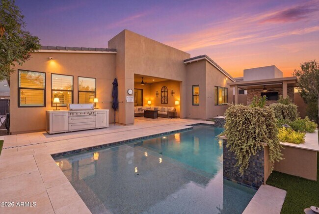 Building Photo - 1118 E Paseo Way