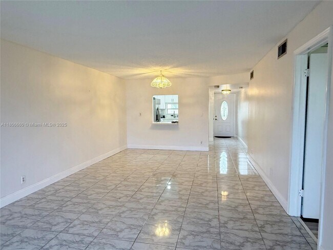 Building Photo - 8970 S Hollybrook Blvd