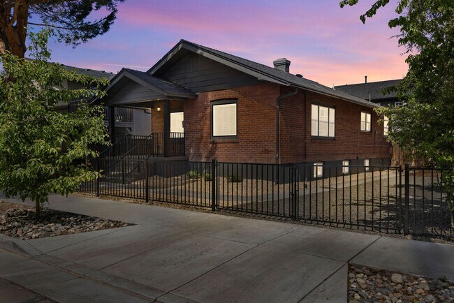 Building Photo - 3 Bed, 2 Bath, 1 Office/Guest - Fully Renovated Midtown Home