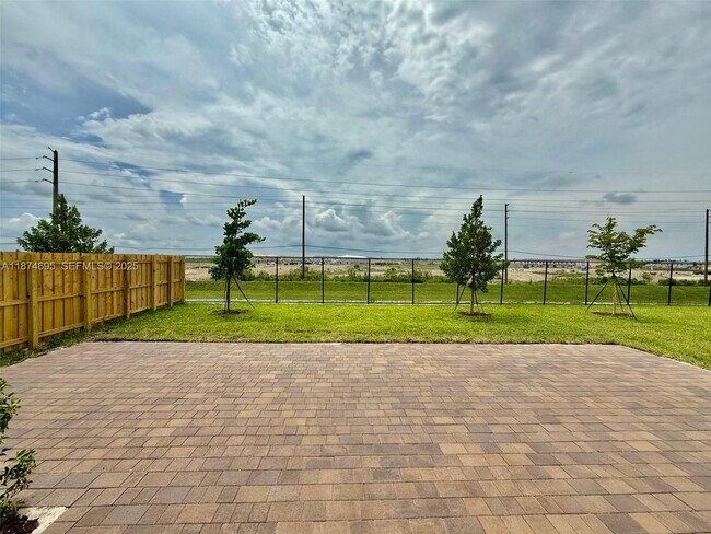 Building Photo - 2600 SE 25th St