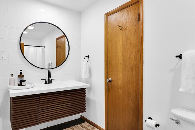 Building Photo - 2211 S Anderson St