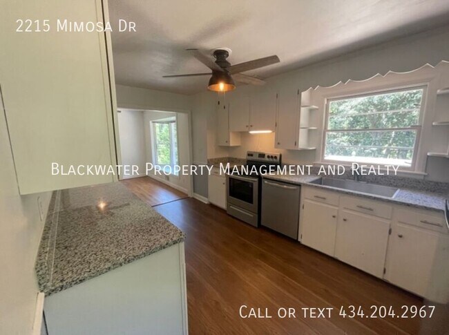 Building Photo - 2215 Mimosa Dr